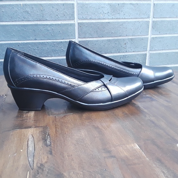 Vintage Clarks Black Leather Slip-on heels - Picture 10 of 10